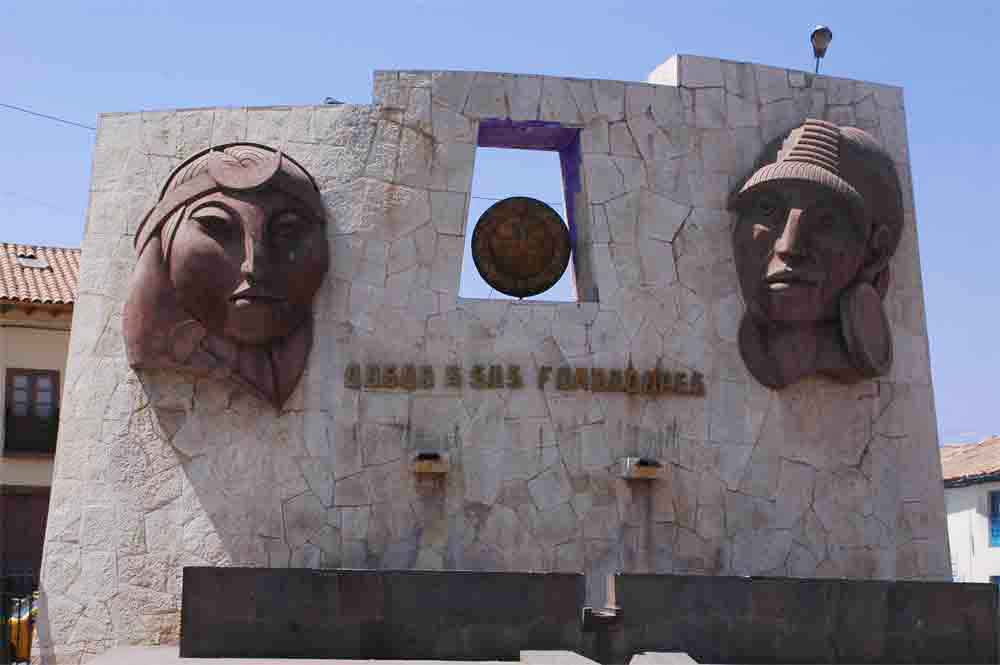 17 - Peru - Cusco, monumento a los fundadores de Cusco